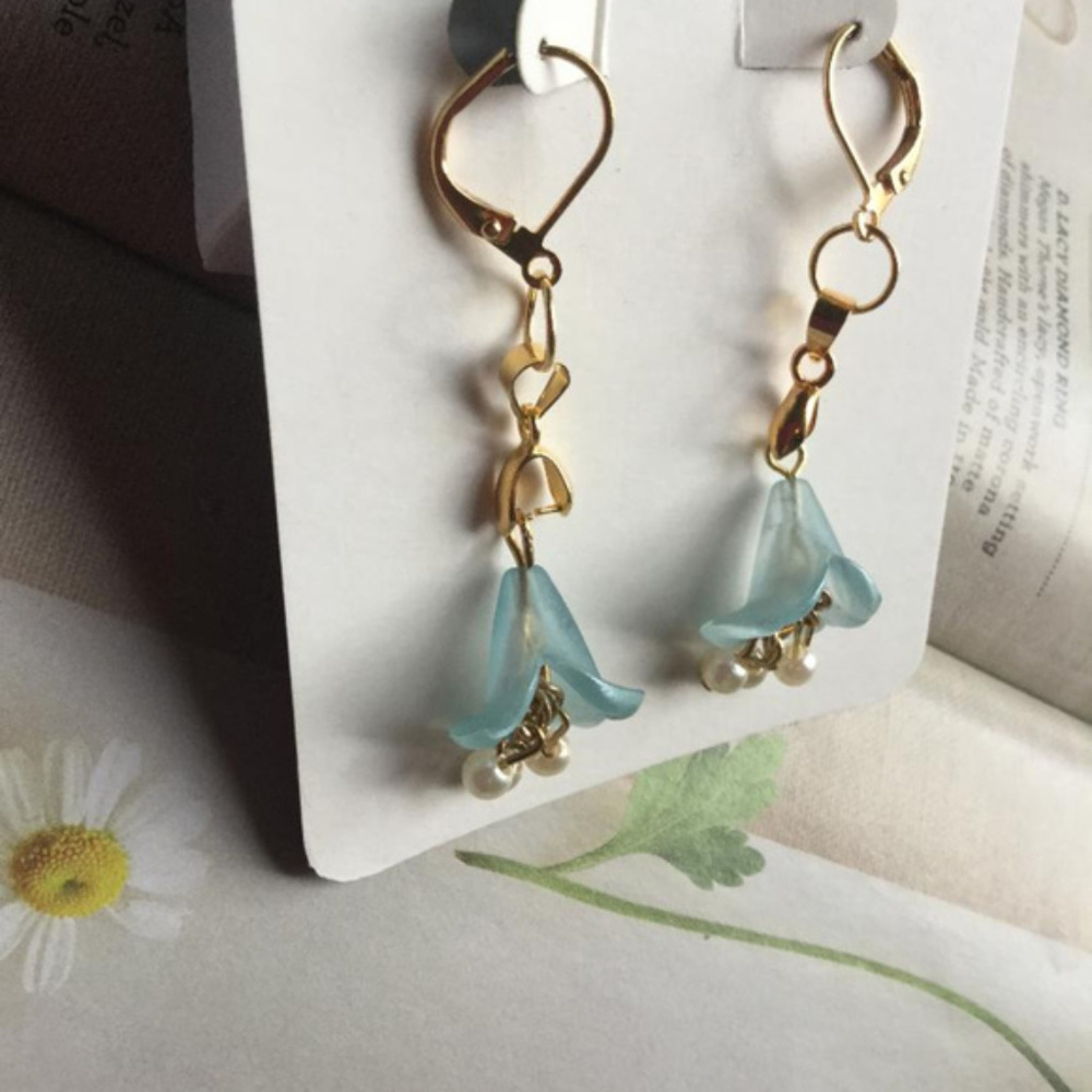 HOST PICK 🎉18K GP Cinderella Blue Rose Earrings - Picture 5 of 5